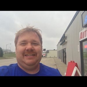 Meet your Posher, Dustin